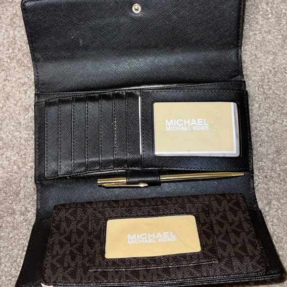 COPY - MK Wallet leather - Picture 2 of 5